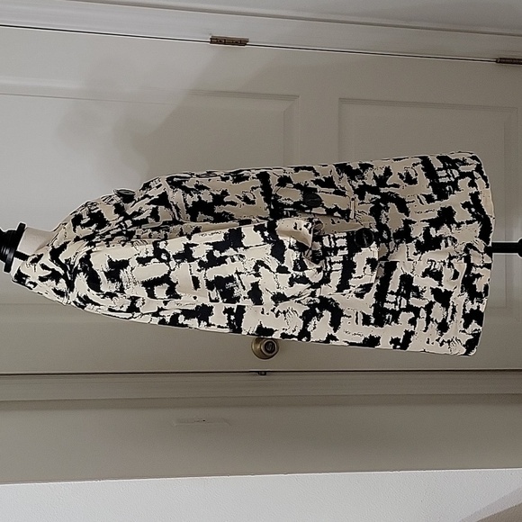 Hazel Size S Black and Cream Colored Swing Jacket, 3/4 Length Balloon Sleeves - Picture 6 of 12